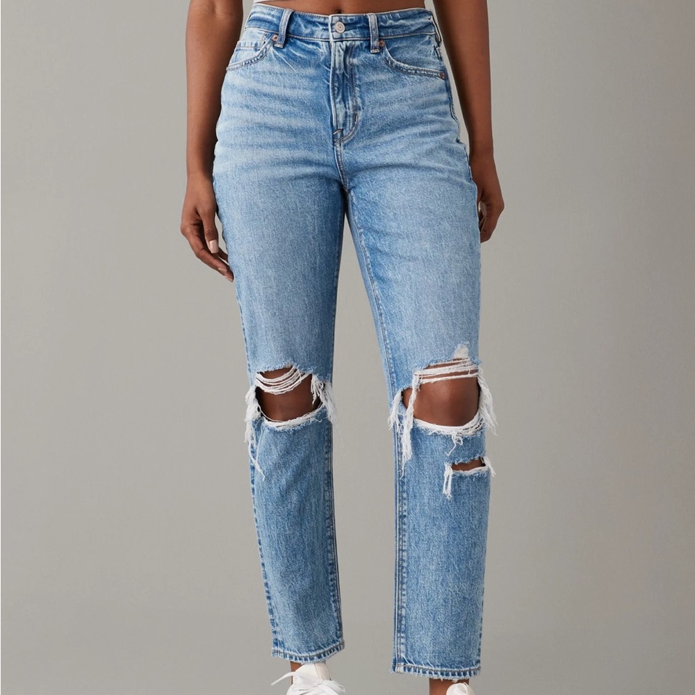 American Eagle Strigid Ripped Mom Jeans